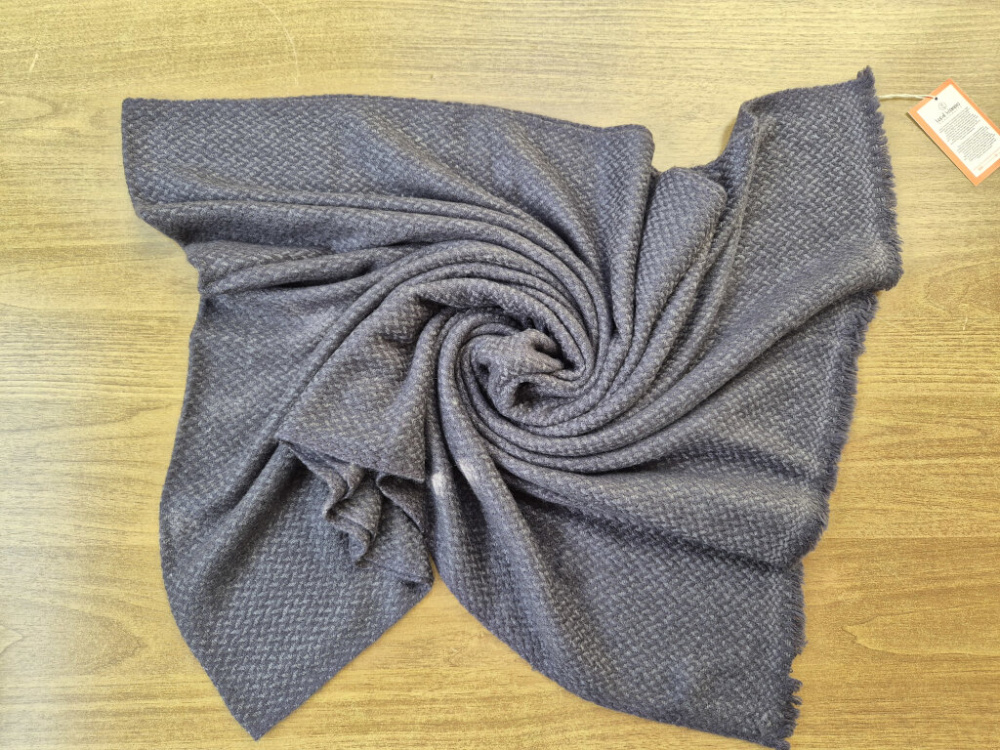 Preview: Kaschmir-Schal in feiner Strukturwebung | Graphitgrau | handgewebt von LWH | 68×190 cm